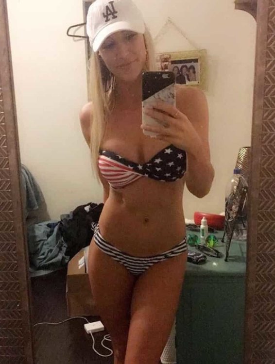emily-wilkinson-hot-photos2-1.png