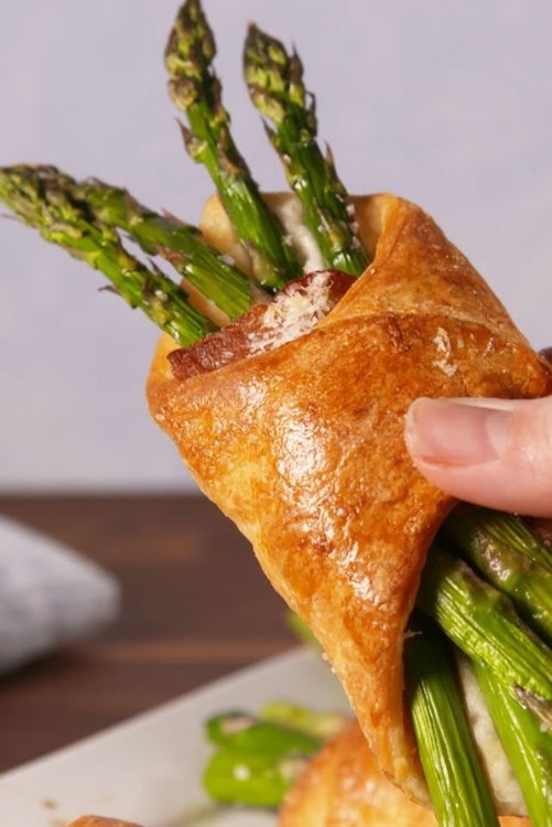 gallery-1491252684-delish-bacon-asparagus-crescents-pin-05.jpg