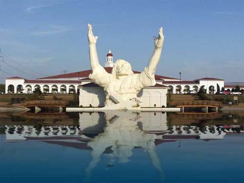 touchdown-jesus.jpg.ab4e5f1f71a58fbcd9b197667bc9ee3d.jpg