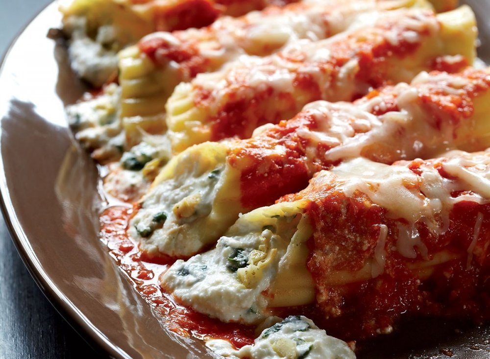 spinach-artichoke-tomato-sauce-manicotti-spicy.jpg