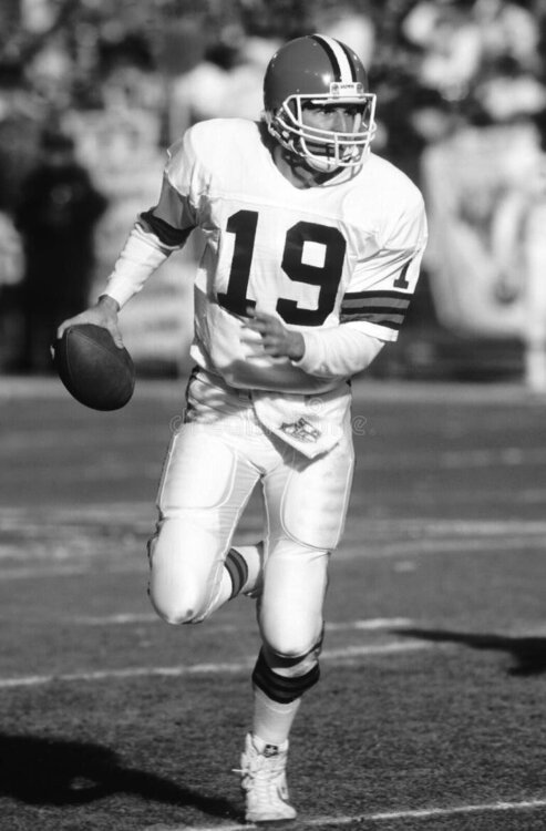 bernie-kosar-cleveland-browns-qb-image-taken-b-w-negative-74933725 (1).jpg